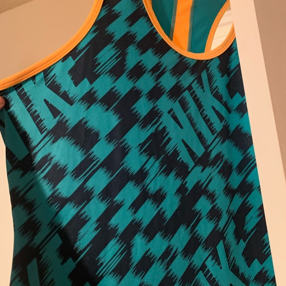 New nike top,size XL - Picture 4 of 6